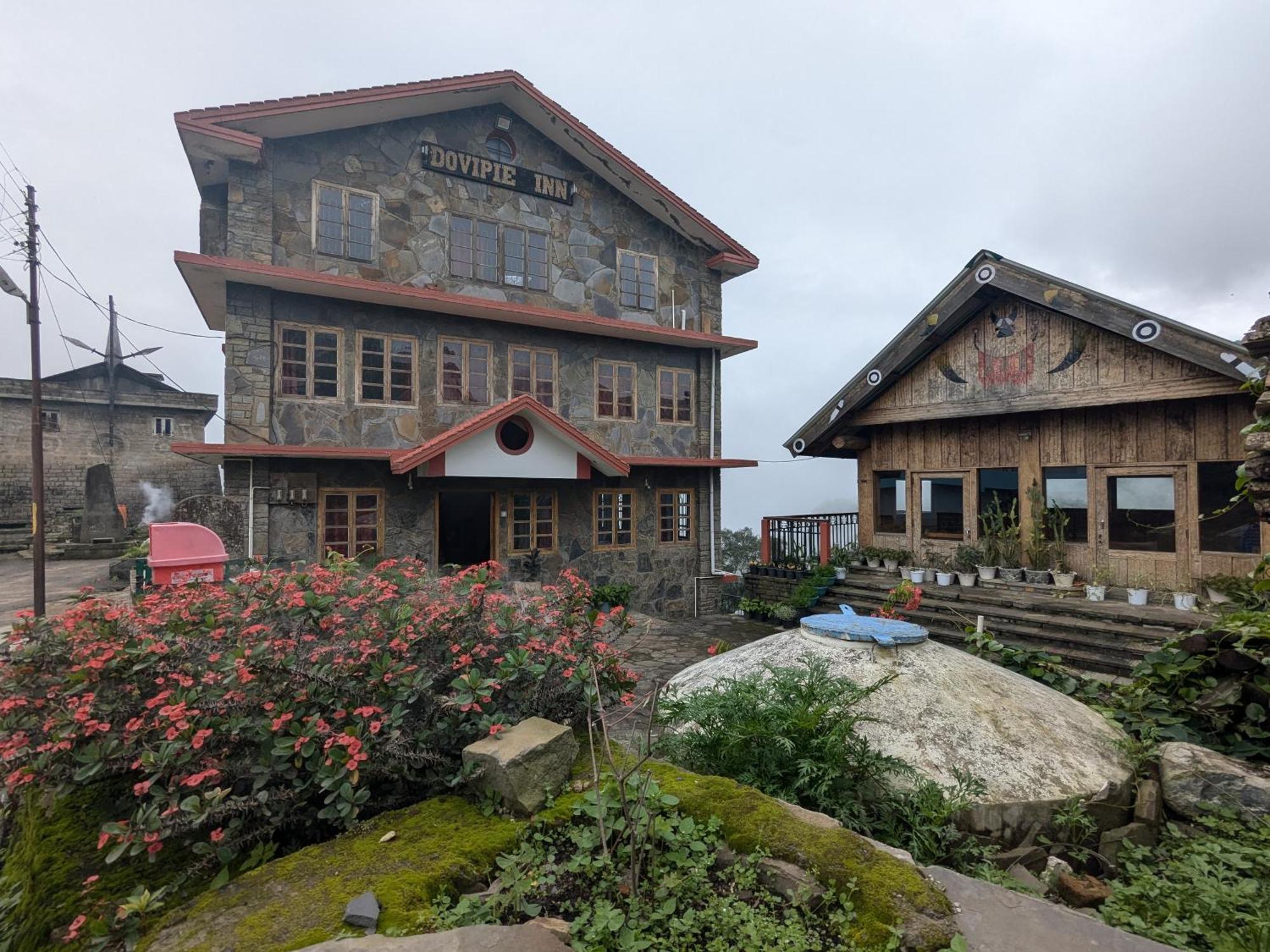Dovipie Inn Kohima Eksteriør bilde